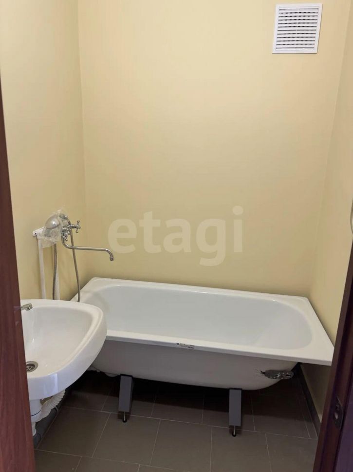 2-комн квартира улица Газовиков, 30